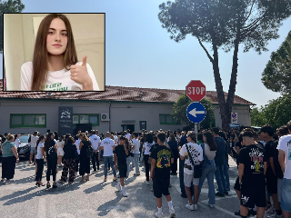 Tolentino - L’ultimo saluto a Gessica Vulpe: esequie ortodosse in italiano e moldavo
